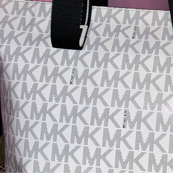 Michael Kors White Monogram Tote Bag - Picture 7 of 14